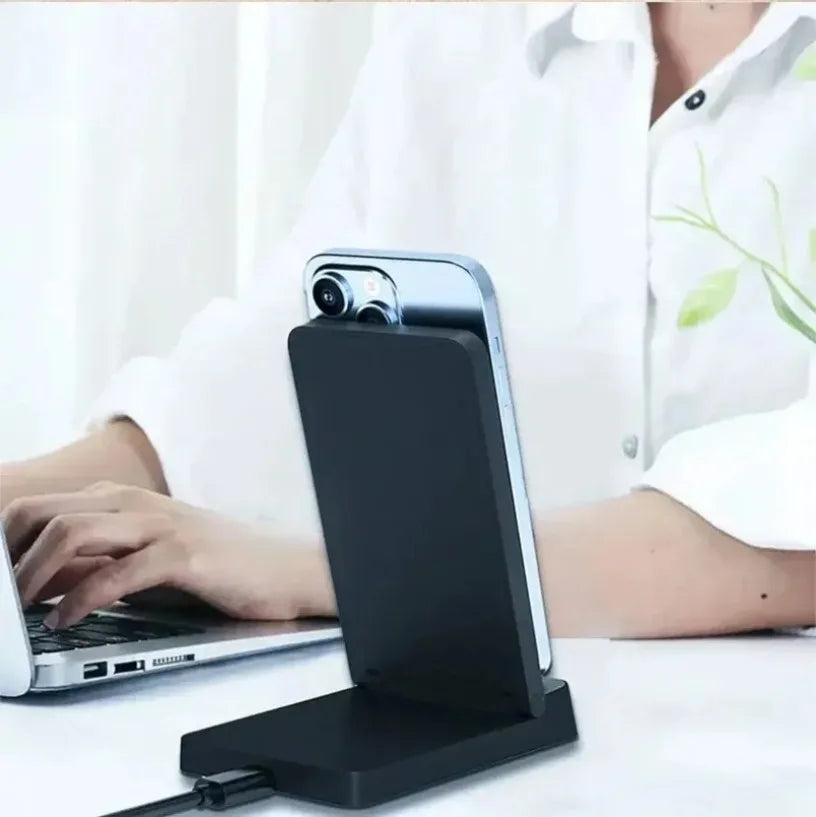 Magnetic Fast Charging Station 30W Wireless Charger Desktop Fold Smart Phone Holder Charge For Magsafe iPhone 16 15 14 13 12 Pro