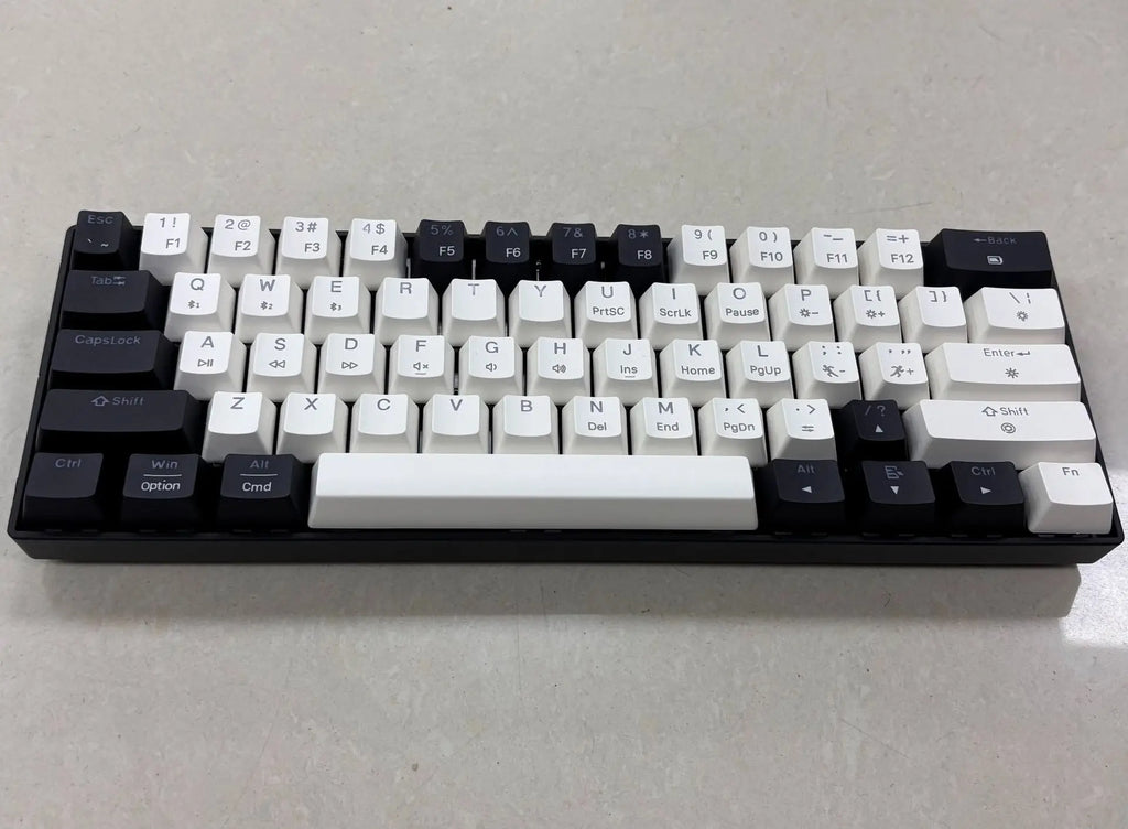 Wired Mechanical Keyboard Green Axis 68 Keys Hot-Swappable Side-Engraved Gradient E-Sports Gaming Keyboard